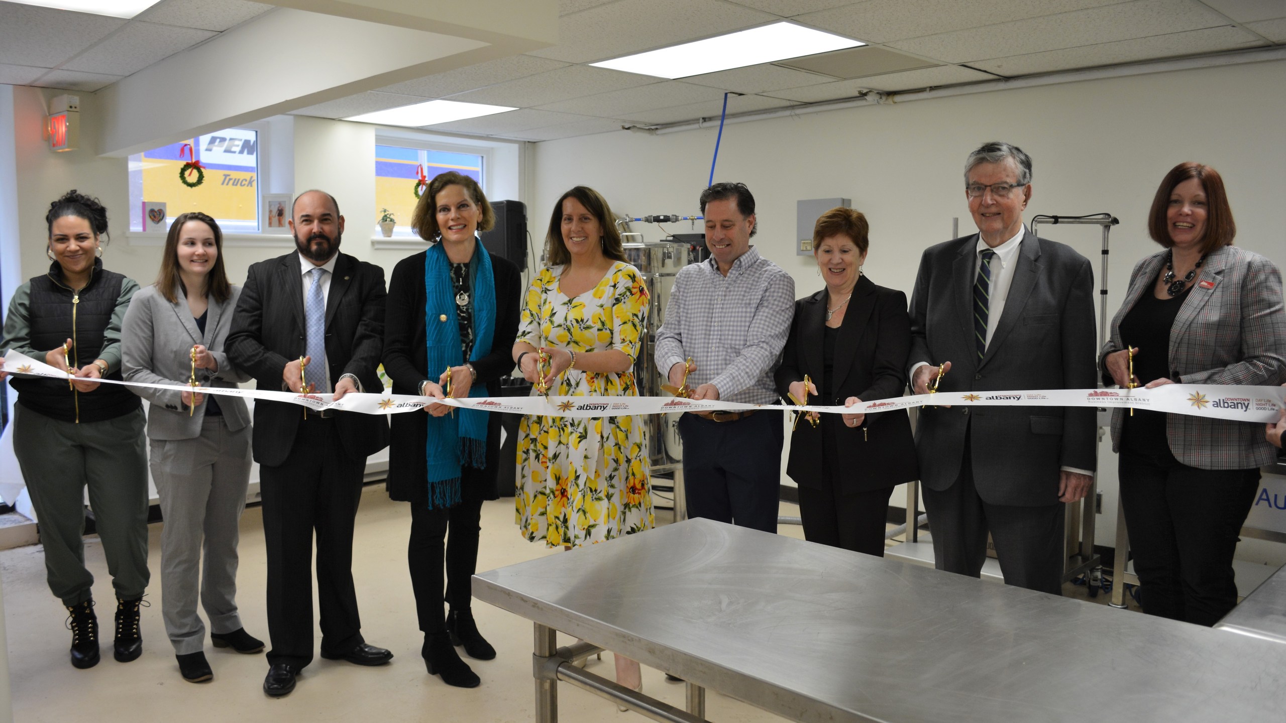 Nani's Iced Tea ribbon cutting (Albany BID)